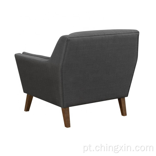 Sofá de lazer em tecido cinza com uma cadeira e pernas de madeira maciça para sala de estar